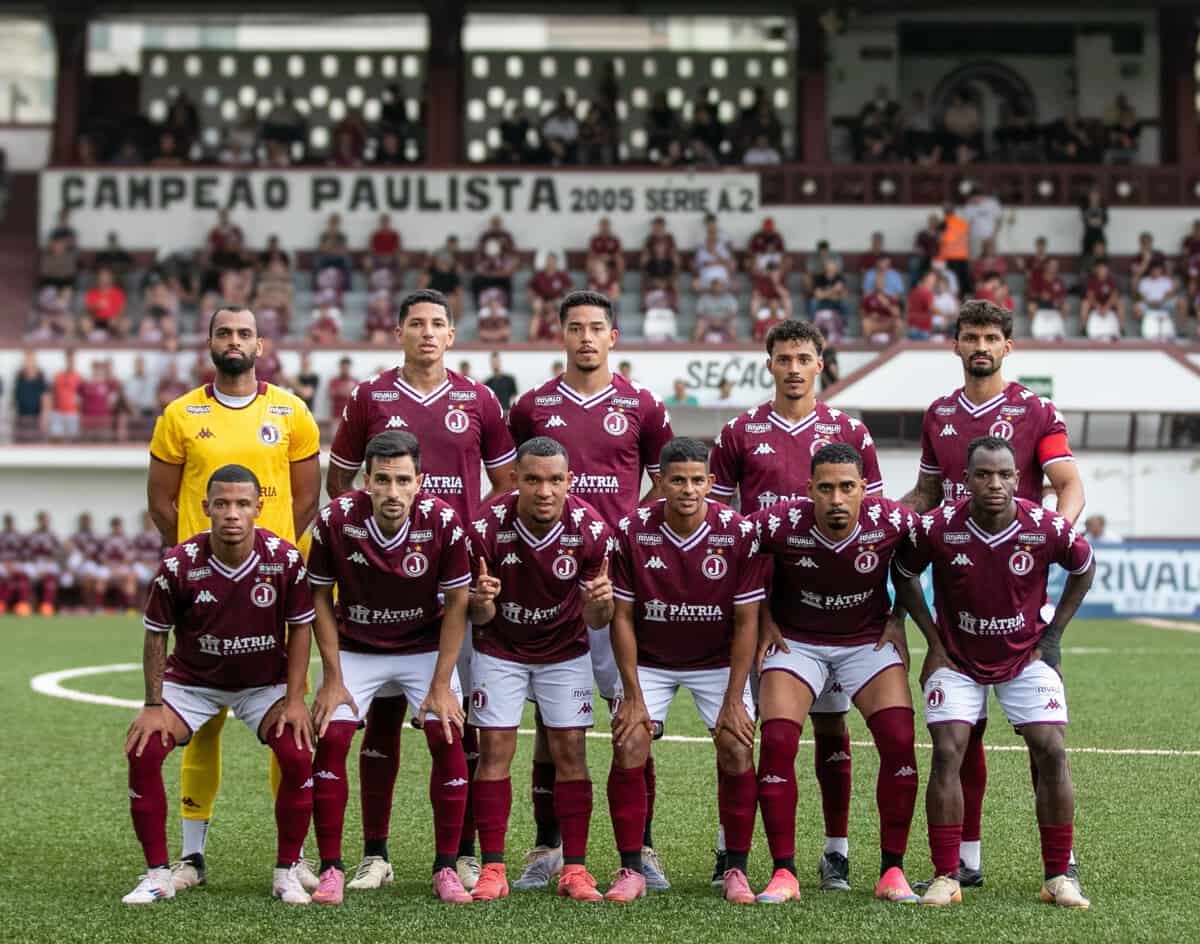 Foto do time Juventus da Mooca em dia de jogo. 