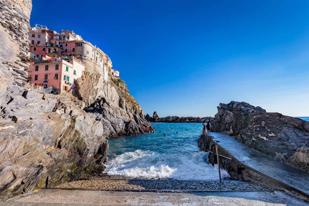 Vista do mar de Cinque Terre. O que fazer em Cinque Terre: vilas encantadoras, como chegar e roteiro completo