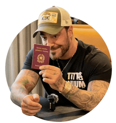 Felipe Titto com passaporte italiano