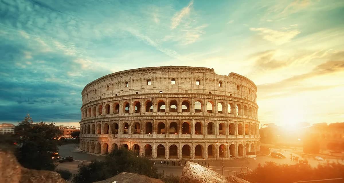 Coliseu, em Roma, ao entardecer