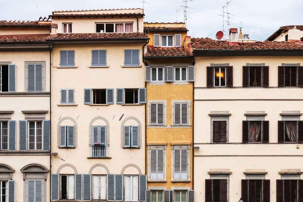 Casas históricas em Florença, na Itália, lado a lado