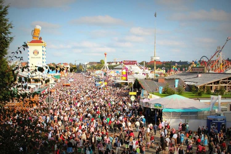 Oktoberfest: origem, tradição e impacto econômico do maior festival cervejeiro do mundo