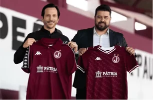 Diretoria da Pátria Cidadania com a camisa do Juventus